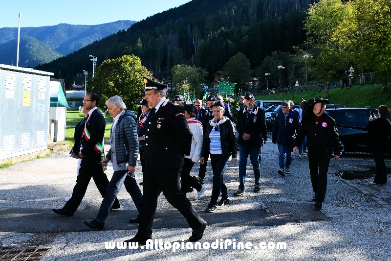 Cerimonia in onore ai caduti e alzabandiera - 90 Alpini Bedollo