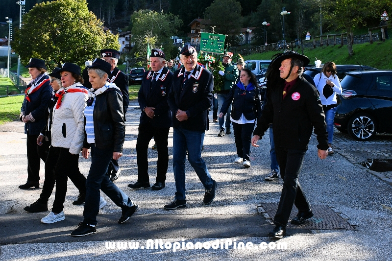 Cerimonia in onore ai caduti e alzabandiera - 90 Alpini Bedollo