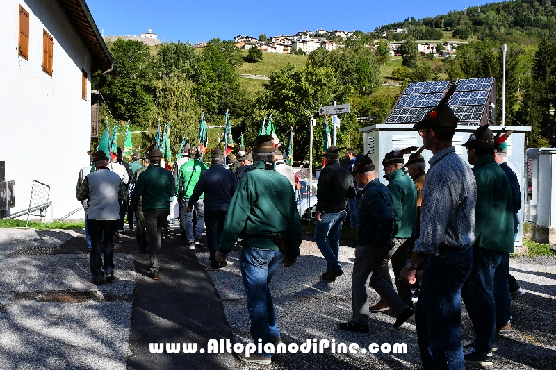 Cerimonia in onore ai caduti e alzabandiera - 90 Alpini Bedollo