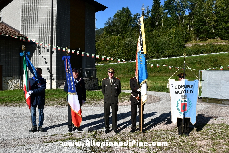 Cerimonia in onore ai caduti e alzabandiera - 90 Alpini Bedollo