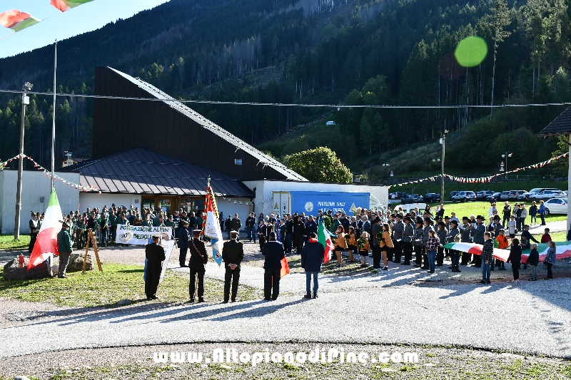 Cerimonia in onore ai caduti e alzabandiera - 90 Alpini Bedollo
