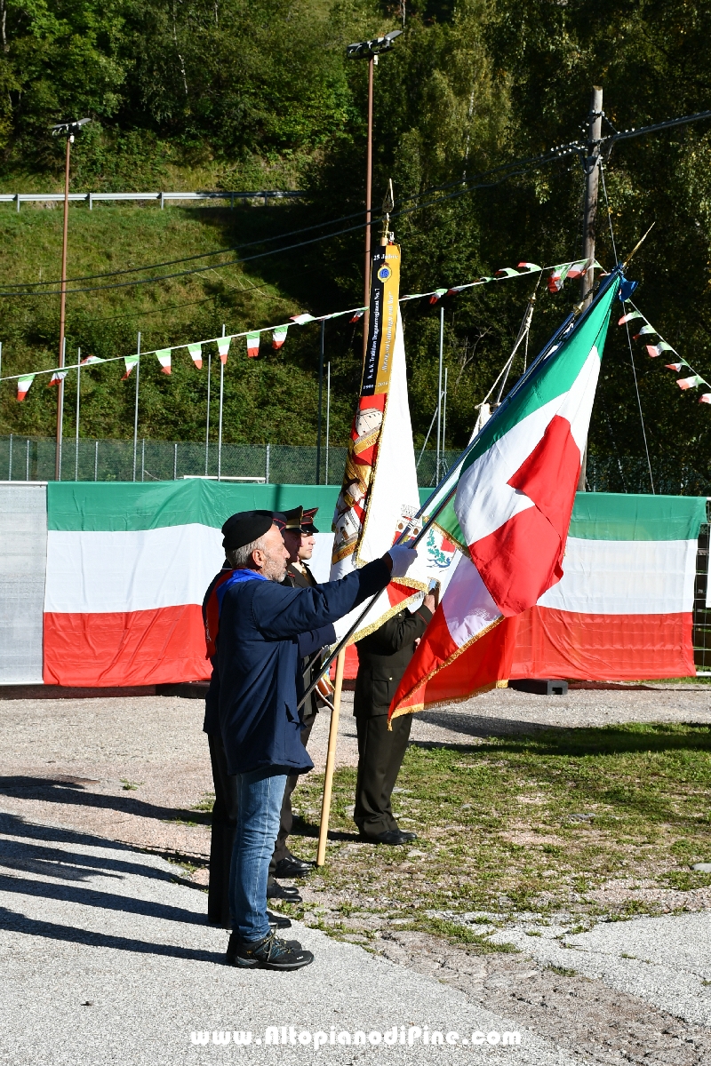 Cerimonia in onore ai caduti e alzabandiera - 90 Alpini Bedollo