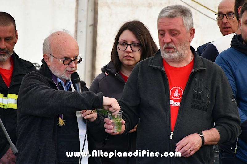 1° Memorial Daniele Giovannini 2023 - don Stefano Volani assieme al padre e alla sorella di Daniele