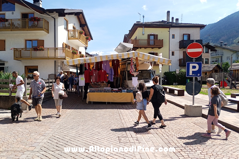 Mercato a Baselga di Piné - luglio 2023