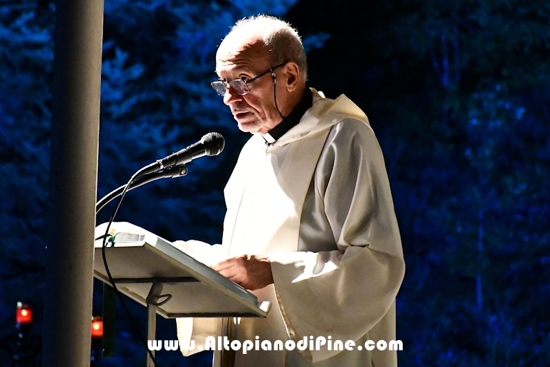 Il rettore del Santuario don Piero Rattin