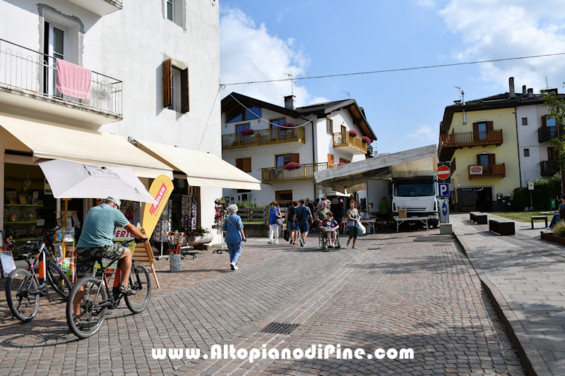 Mercato a Baselga di Piné - luglio 2024