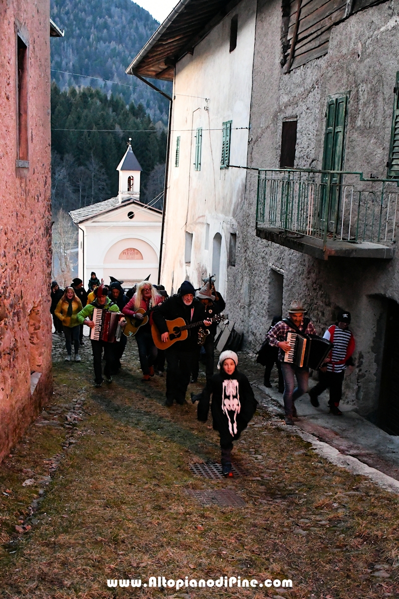 Marti Grass coi Polentoni - Carnevale Bedolero 2024 - Piazze