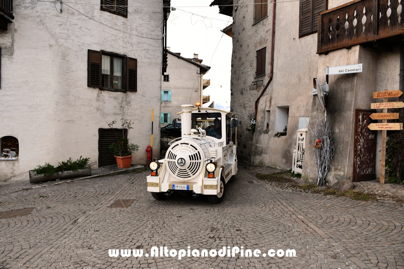 El paes dei Presepi 2025/2026 - foto ANDREA NARDON per www.AltopianodiPine.com El paes dei Presepi 2025/2026