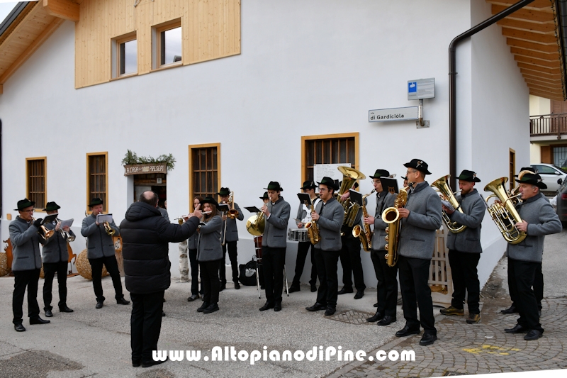 El paes dei Presepi 2025/2026 - foto ANDREA NARDON per www.AltopianodiPine.com El paes dei Presepi 2025/2026