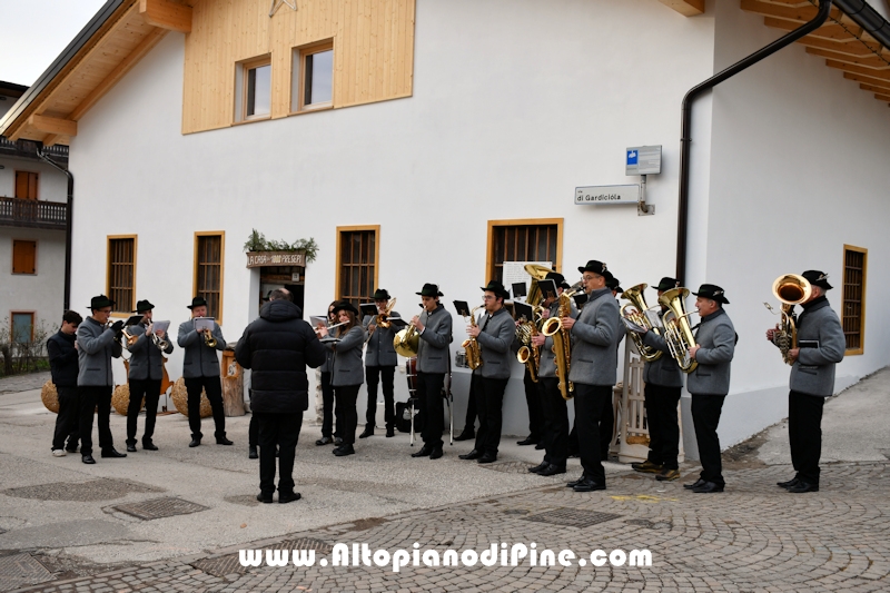 El paes dei Presepi 2025/2026 - foto ANDREA NARDON per www.AltopianodiPine.com El paes dei Presepi 2025/2026