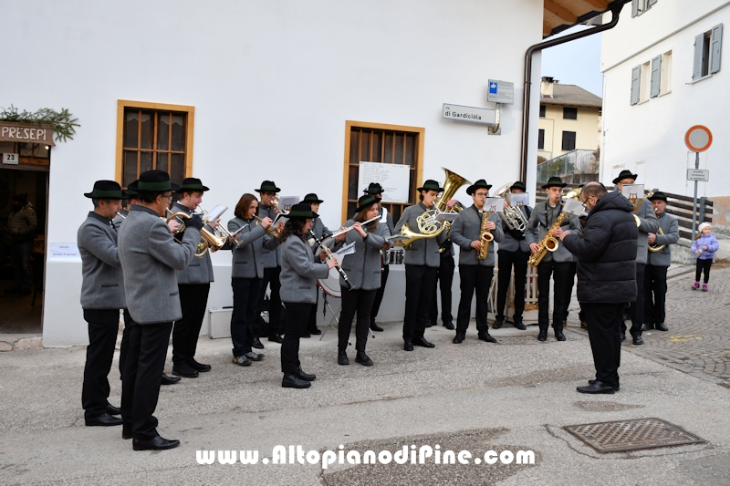 El paes dei Presepi 2025/2026 - foto ANDREA NARDON per www.AltopianodiPine.com El paes dei Presepi 2025/2026