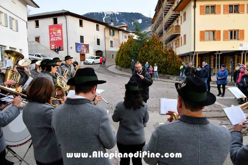 El paes dei Presepi 2025/2026 - foto ANDREA NARDON per www.AltopianodiPine.com El paes dei Presepi 2025/2026