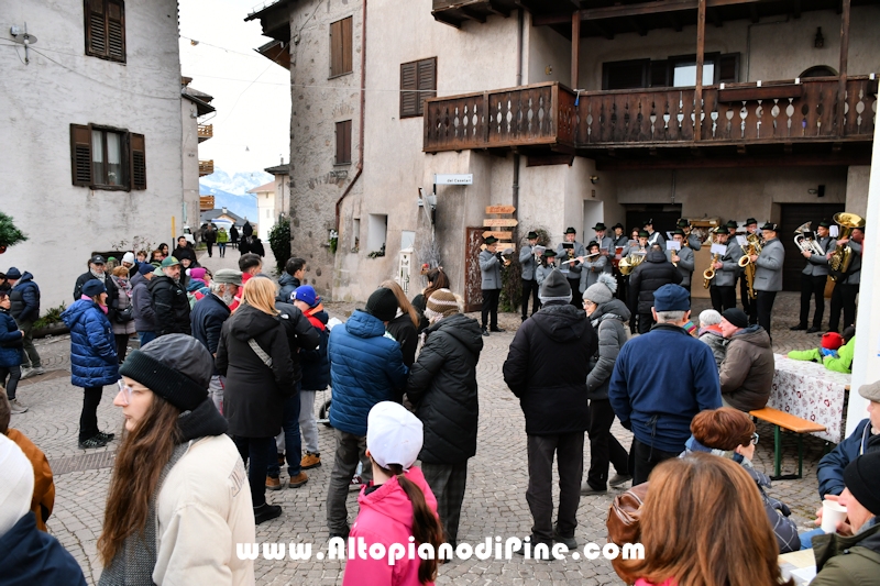 El paes dei Presepi 2025/2026 - foto ANDREA NARDON per www.AltopianodiPine.com El paes dei Presepi 2025/2026