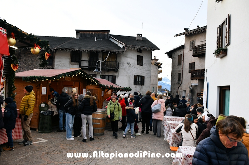 El paes dei Presepi 2025/2026 - foto ANDREA NARDON per www.AltopianodiPine.com El paes dei Presepi 2025/2026