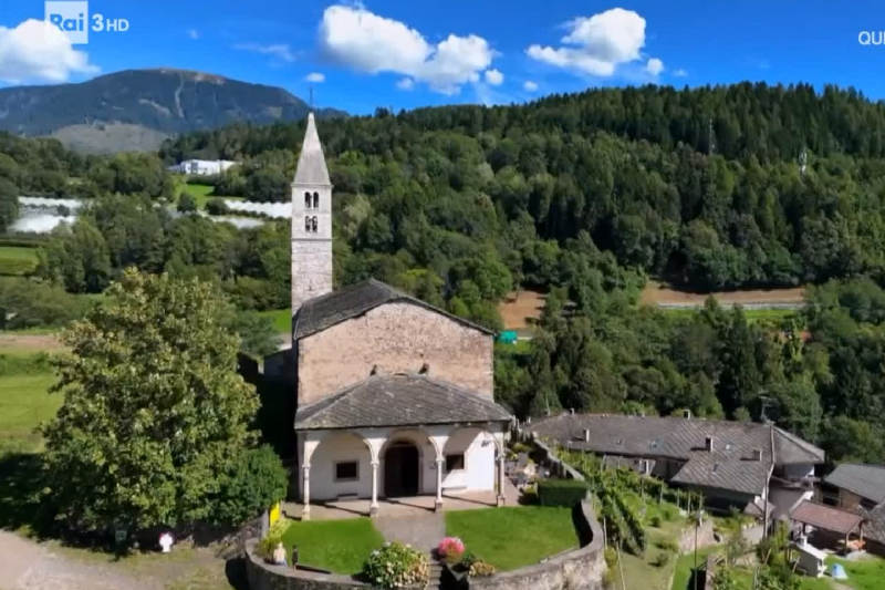 Fotogramma della trasmissione Kilimangiaro, il Borgo dei Borghi dedicata a Baselga di Pin&eavcute;