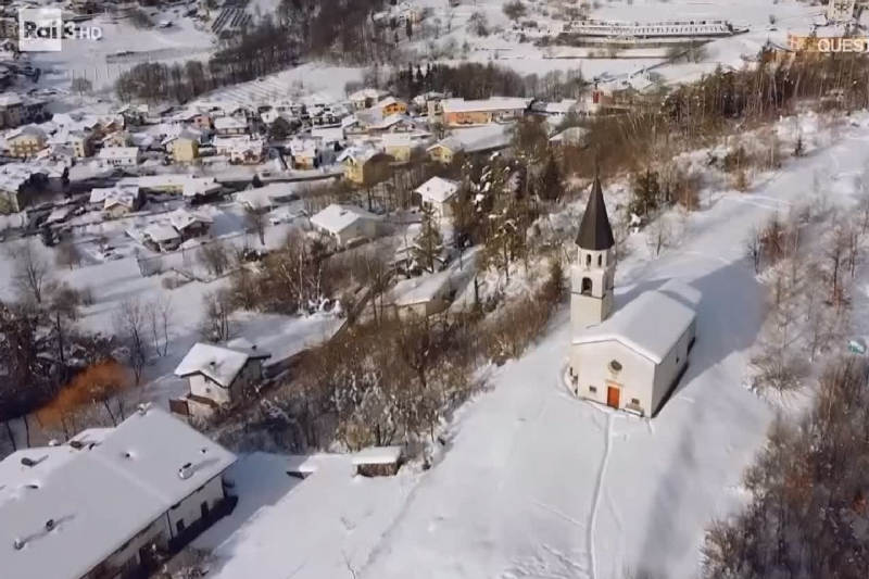 Fotogramma della trasmissione Kilimangiaro, il Borgo dei Borghi dedicata a Baselga di Pin&eavcute;