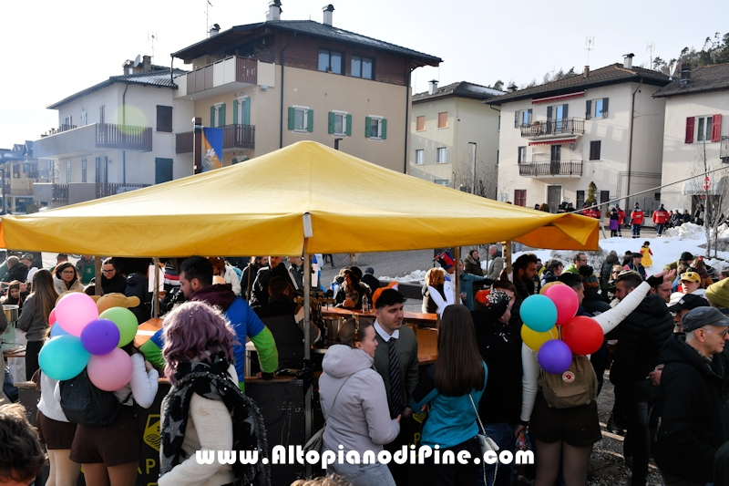 Piné in maschera - Carnevale di Baselga di Piné 2026 - foto ANDREA NARDON per www.altopianodipine.com Pineé - Carnevale 2026