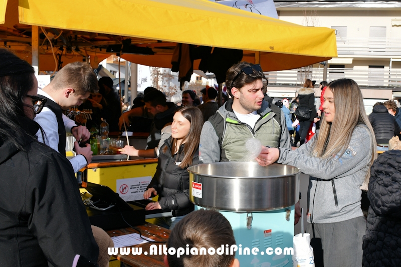 Piné in maschera - Carnevale di Baselga di Piné 2026 - foto ANDREA NARDON per www.altopianodipine.com Pineé - Carnevale 2026