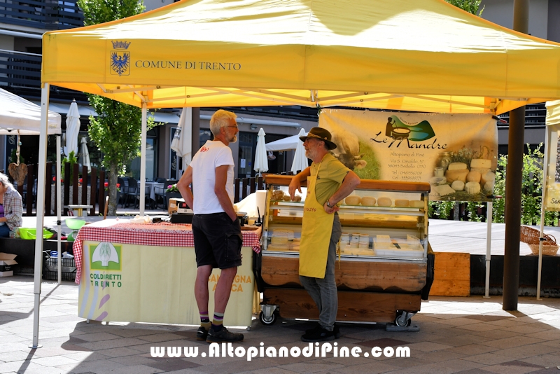 Mercato Contadino 2026 Baselga di Piné Foto ANDREA NARDON per www.altopianodipine.com Mercato Contadino 2026 Baselga di Pine'