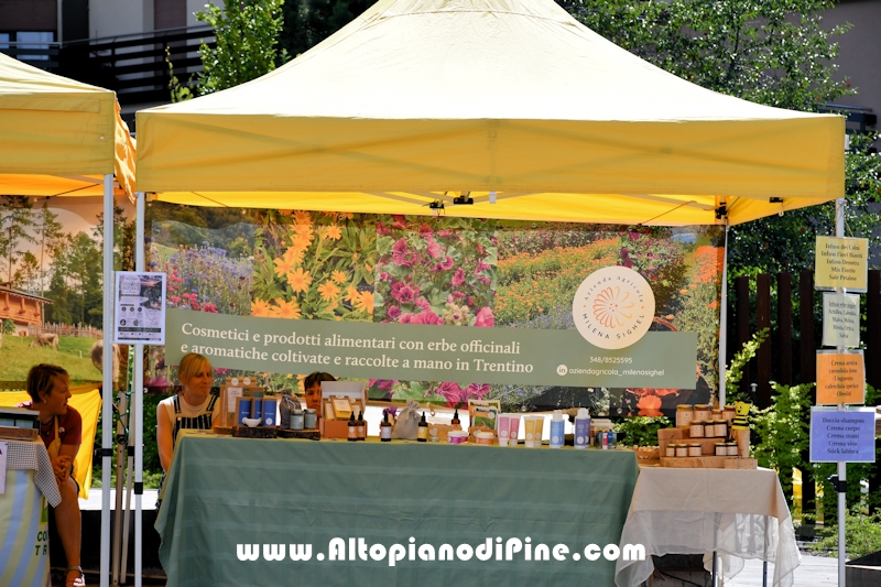 Mercato Contadino 2026 Baselga di Piné Foto ANDREA NARDON per www.altopianodipine.com Mercato Contadino 2026 Baselga di Pine'