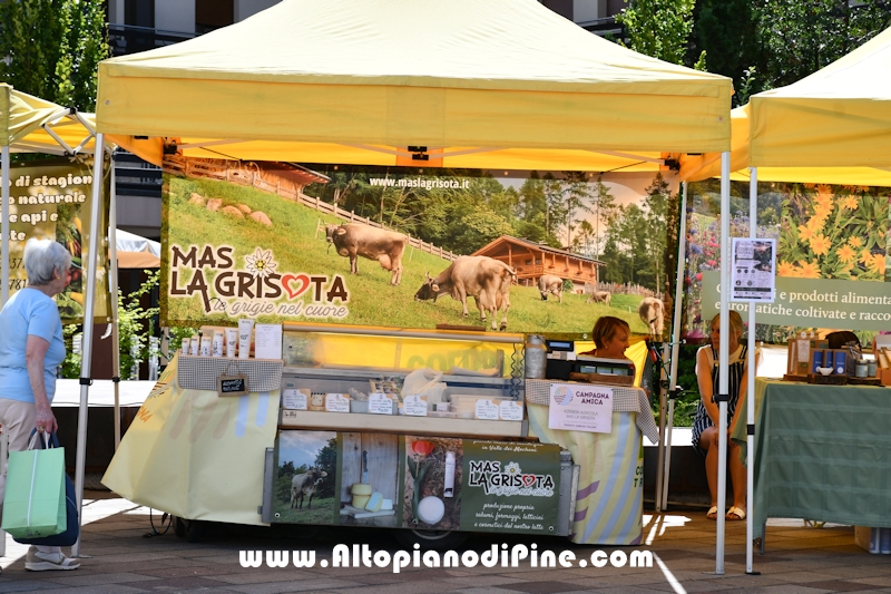 Mercato Contadino 2026 Baselga di Piné Foto ANDREA NARDON per www.altopianodipine.com Mercato Contadino 2026 Baselga di Pine'