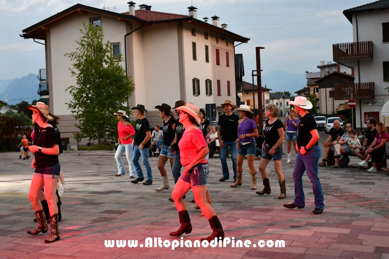 Serata folk - Gang Band Festival Pin&eacute; 2026 - esibizione in riva al lago