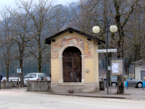 Capitello nei pressi del Lago della Serraia