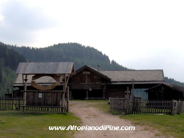 Strada Montesover - Malga Vernera [fotopercorsi/malga_vernera.jpg]