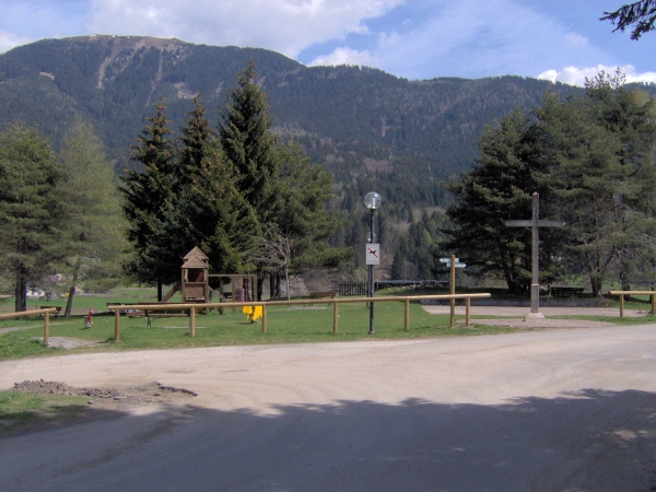 Parco Giochi di Miola (sopra lo Stadio del Ghiaccio) [fotopercorsi/miola_parco-olimpic3.jpg]