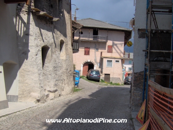 Strada di collegamento tra Sternigo e Rizzolaga [fotopercorsi/strada_sternigo-rizzolaga_2.jpg]